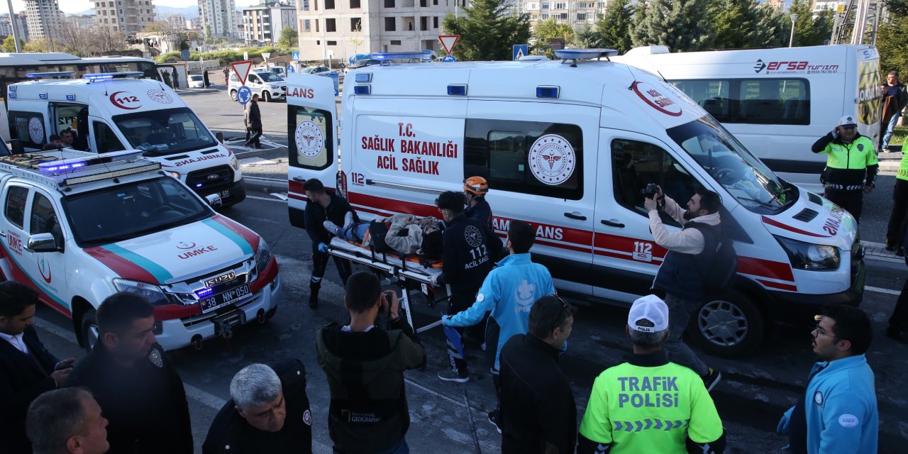 Kayseri'de Büyük Kaza: 33 yaralı