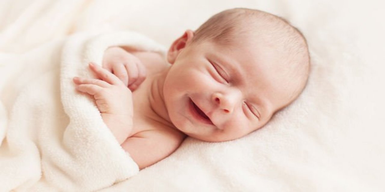 Bebekler uyurken neden güler? İşte nedenleri...