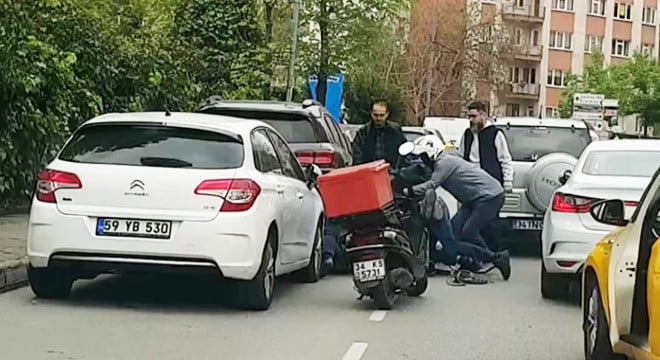 Kadıköy'de motosiklet sürücüsü darp edildi