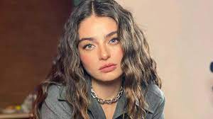 Ayça Ayşin Turan'dan yatak pozu! Sütyensiz tarzına beğeni ve yorum oldu: Paylaşımı kısa sürede gündem oldu...İşte o paylaşım...