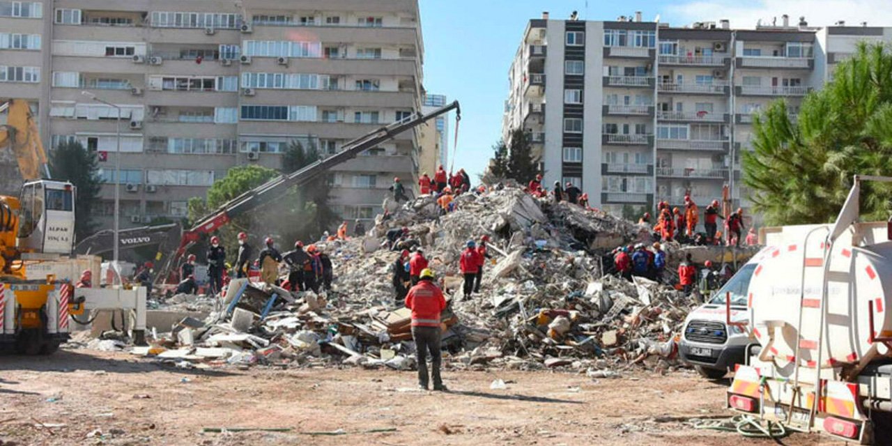 İzmir depreminde 30 kişinin yaşamını yitirdiği Emrah Apartmanı davasında karar çıktı