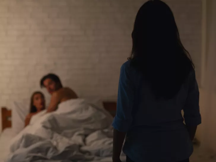 Kocasının kendisini aldattığını papağandan öğrendi! Hizmetçiyle olan ilişkisini kuşu anlatınca şoke oldu