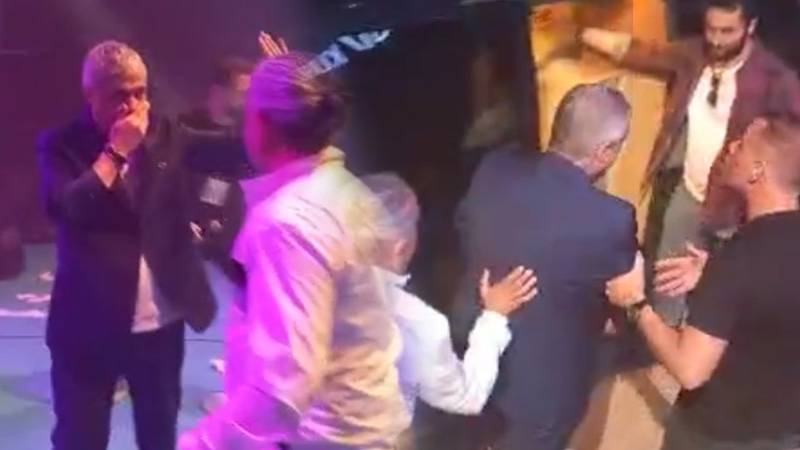 AKP'nin düzenlediği Cengiz Kurtoğlu konserinde yangın çıktı; Bakan Nebati alandan uzaklaştırıldı