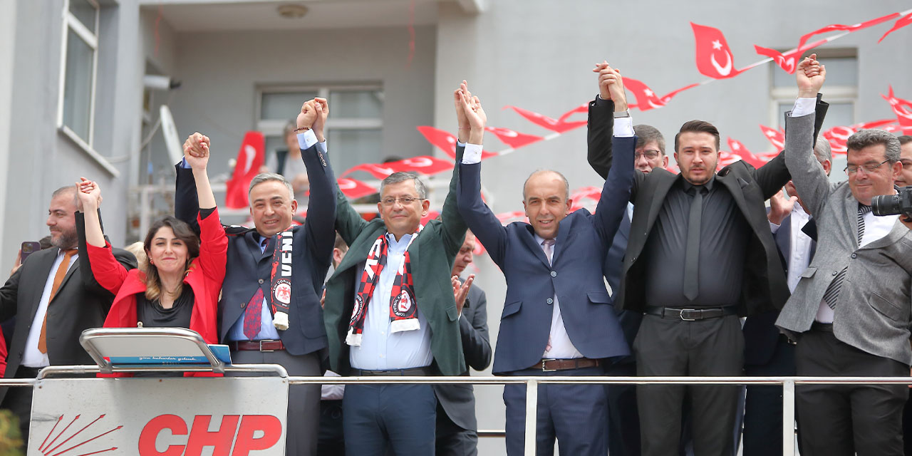 Özgür Özel Açıkladı: Memleket Partisi'nin İki Milletvekili Adayı CHP'ye Katıldı