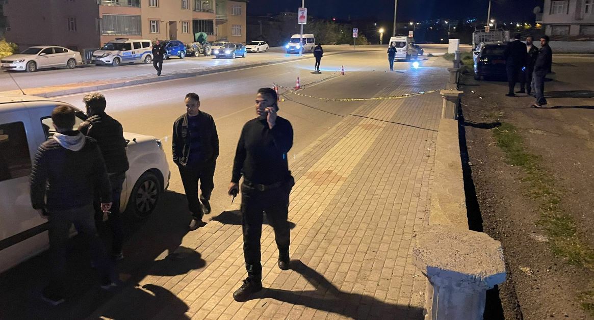 CHP İl Başkanı'nın aracının önünde havaya ateş açıldı
