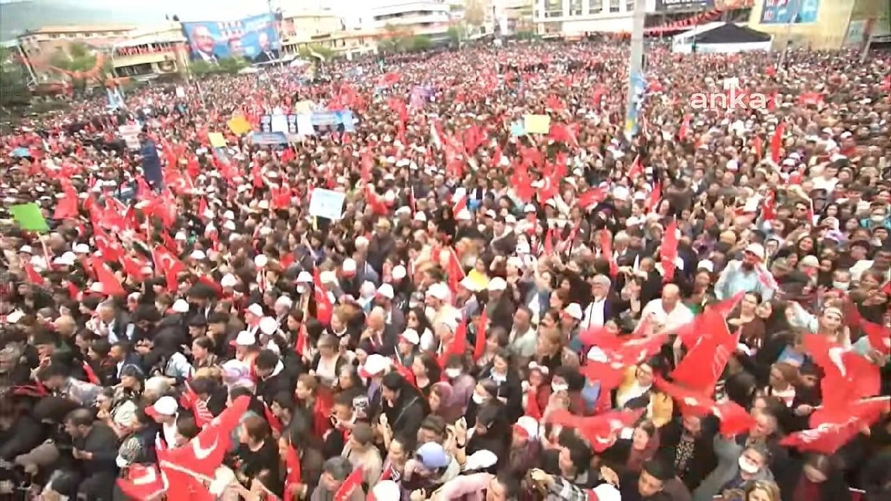 Erzincan'da Tarihi Kalabalık