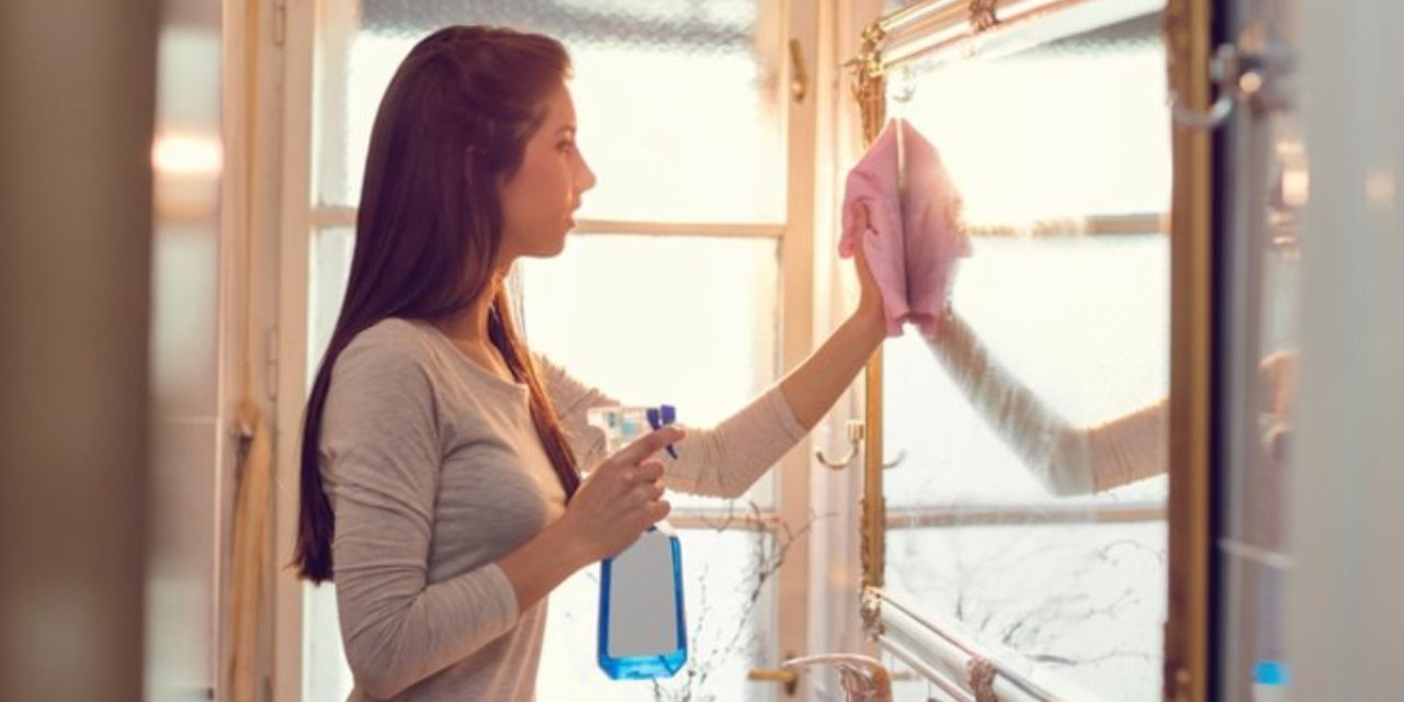 Aynalar artık lekelenmeyecek! Hiçbir iz bırakmayan o yöntem...