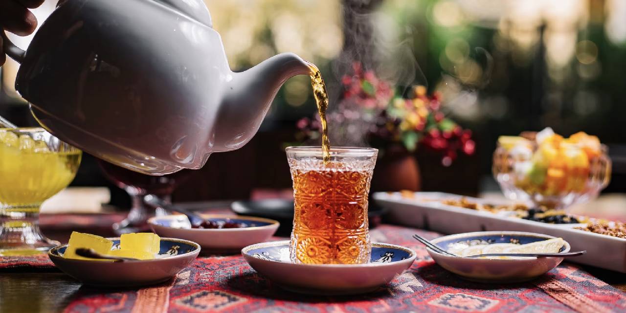 Çay bununla içilirse etkisi 2 kat artıyormuş... İçine bir damla bundan damlatanlar o sorunlarından kurtuluyor...