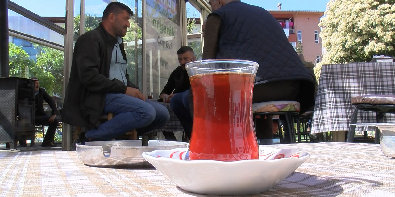 Çayı Hızlı İçenler Aman Dikkat! Risk 3 Kat Artıyor!