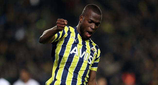 Enner Valencia yuvadan uçuyor