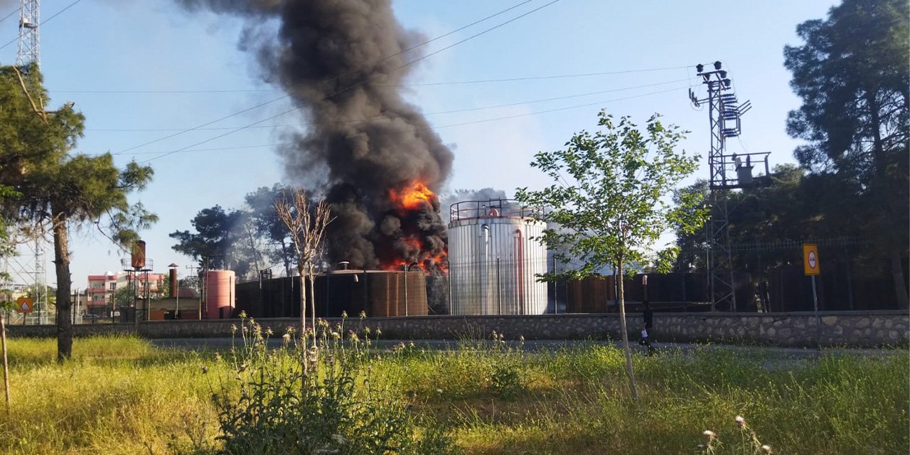 Asfalt tankında yangın: Dakikalarca söndürülemedi
