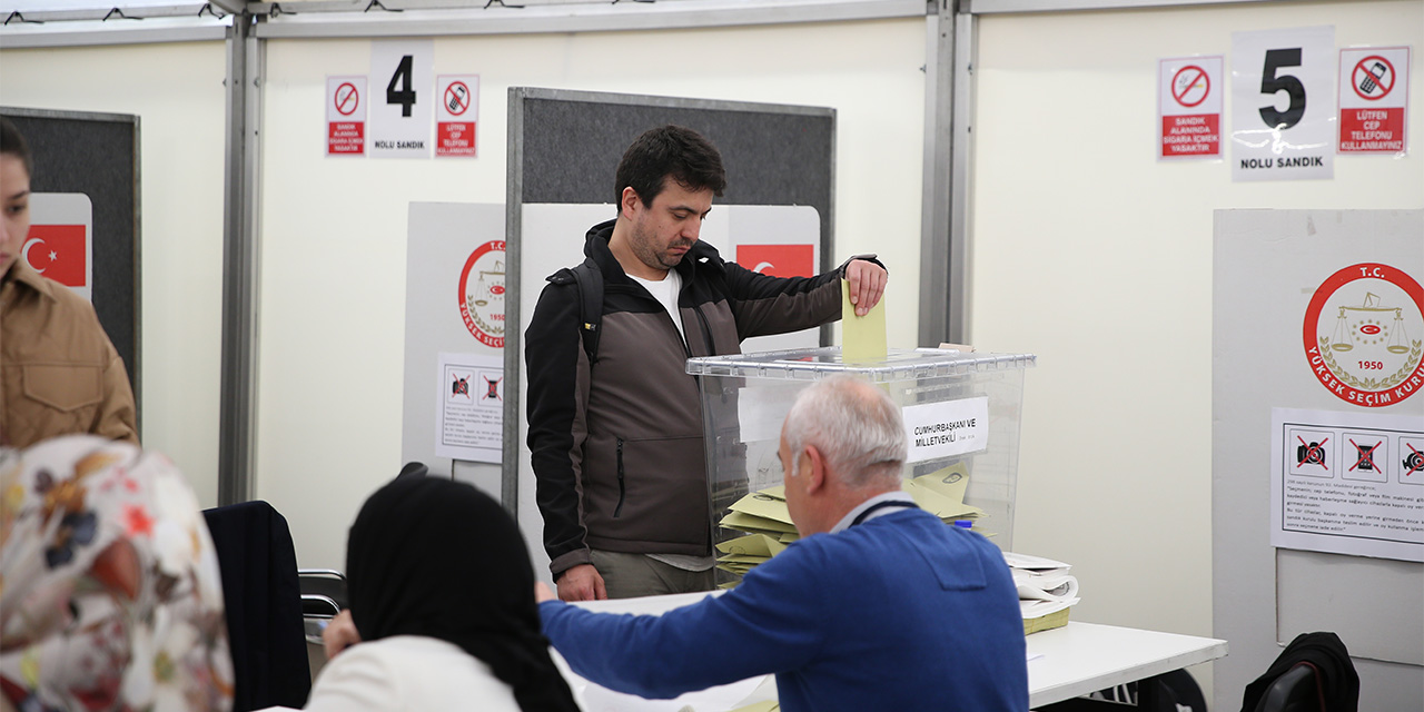 Yurtdışında oy kullanma süreci bitti... Oylar Türkiye'ye getiriliyor...