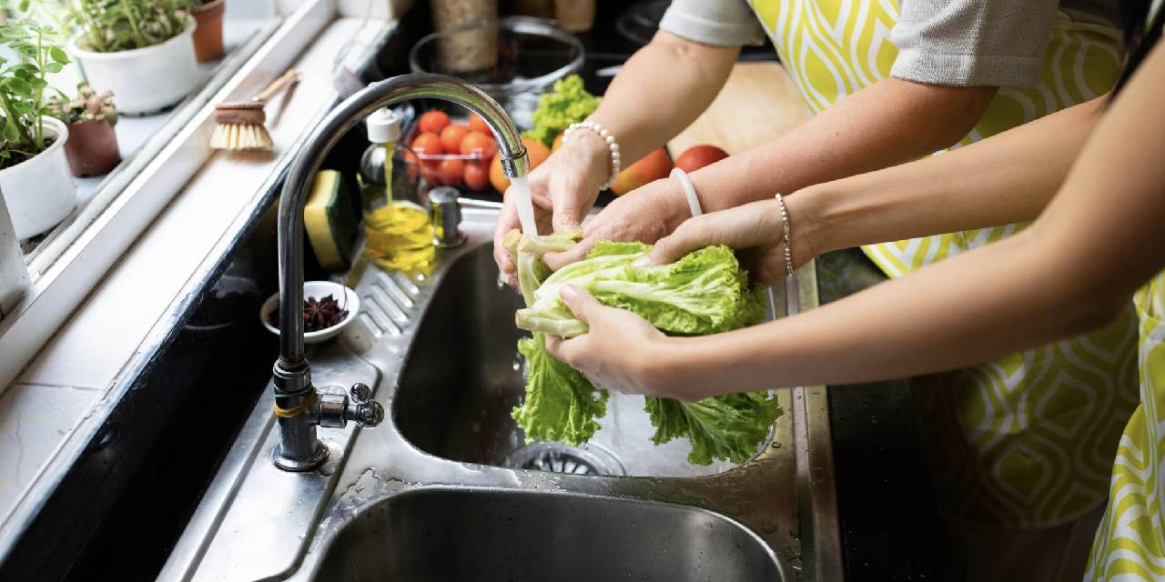 Her mutfakta varlar... Bu yiyecekleri sakın yıkamayın... Yıkadığınız yiyecekler zehirlenmenize yol açıyor...