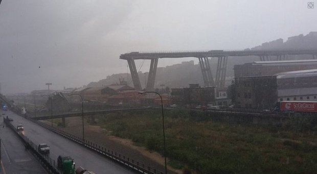 İtalya’da korkunç olay… 100 metre yüksekliğindeki köprü çöktü