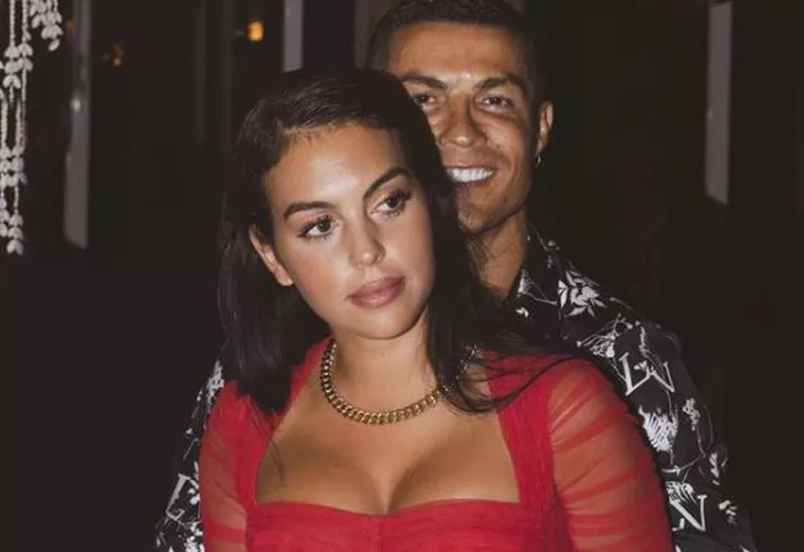 Cristiano Ronaldo ile seks yaptığı en garip yeri açıklamıştı! Georgina Rodriguez'den havuz pozları
