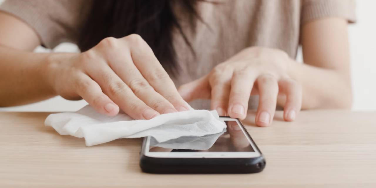 Islak mendil kullandı, başına bunlar geldi. Pratik olmak için kullanılan ıslak mendilin etkileri ve alternatif yollar...