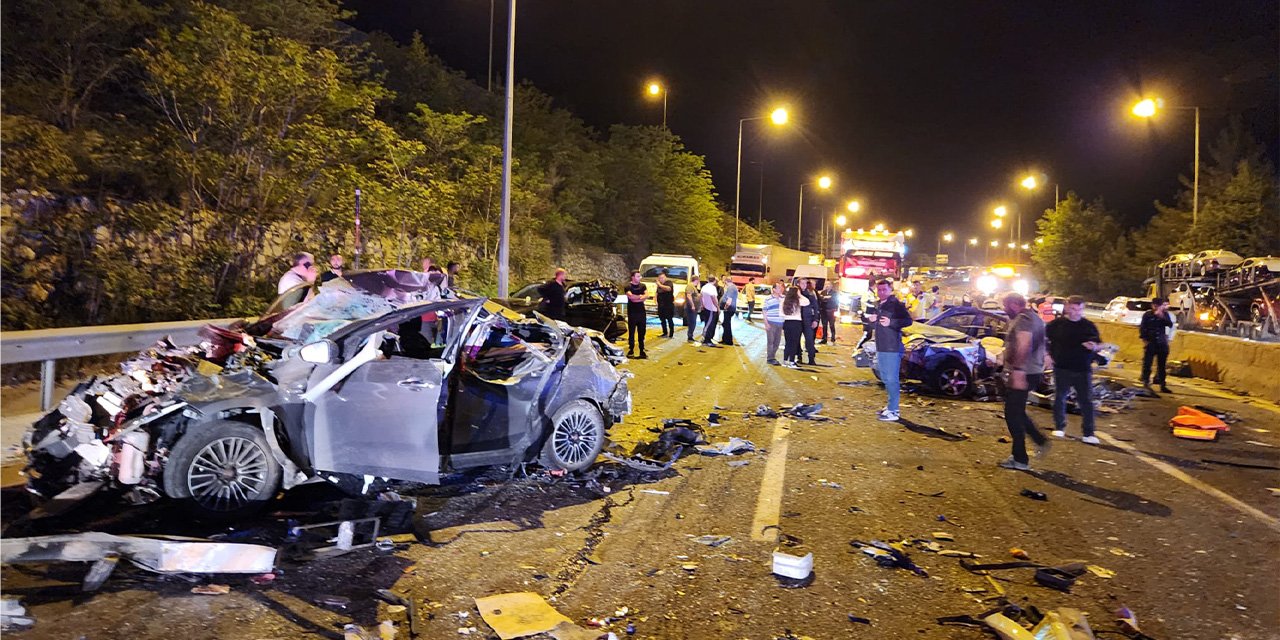 Adana'da zincirleme kaza: 12 araç birbirine girdi