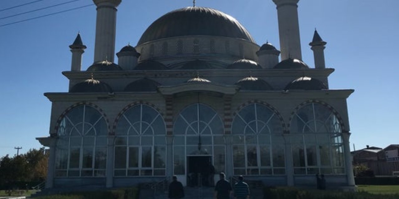 Camide Seçim Propagandası... Cuma Vaazında AKP'ye Oy İstendi