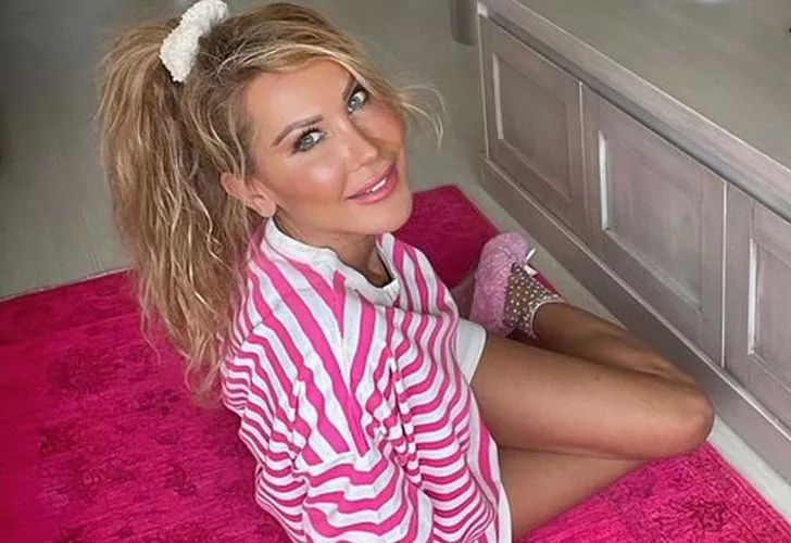 Eteğini savurup poz verdi! Gizem Özdilli yıllara meydan okuyor!