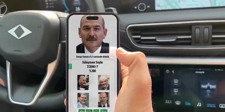 'KİM Uygulaması Soylu'nun Fotoğrafını Tarayınca'