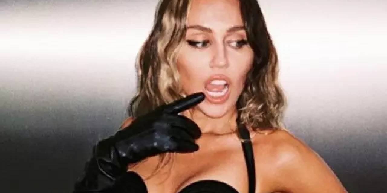 Ünlü oyuncu Miley Cyrus üstsüz fotoğrafını paylaştı: Yatak pozuna beğeni yağdı: Cesur pozlara bakan bir daha baktı...