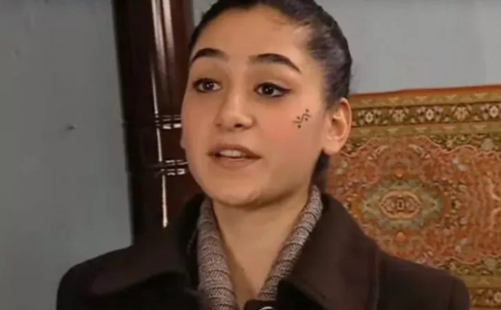 Akasya Durağı'nın Zeyno'su dekolteli pozuyla büyüledi! Son hali olay: Cesur pozlara beğeni ve yorum yağdı...