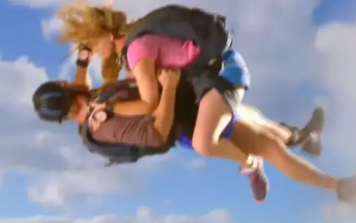 Ölümden döndü! Paraşütte seks fantezisi acilde bitti