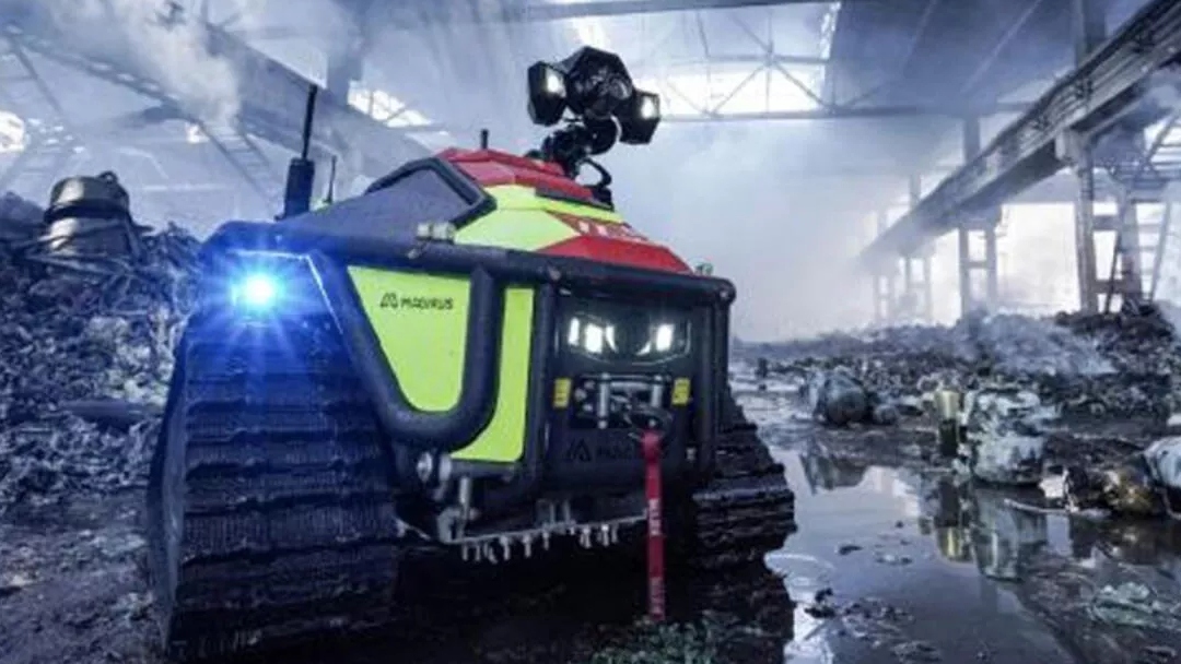 Depo yangınına müdahale için robot kullanıldı