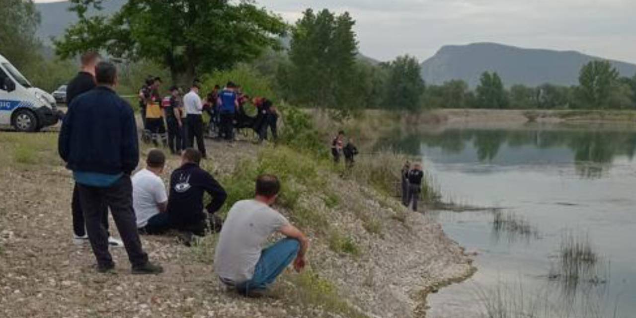 Otomobil göle uçtu: 3 kişi hayatını kaybetti, yaralılar var