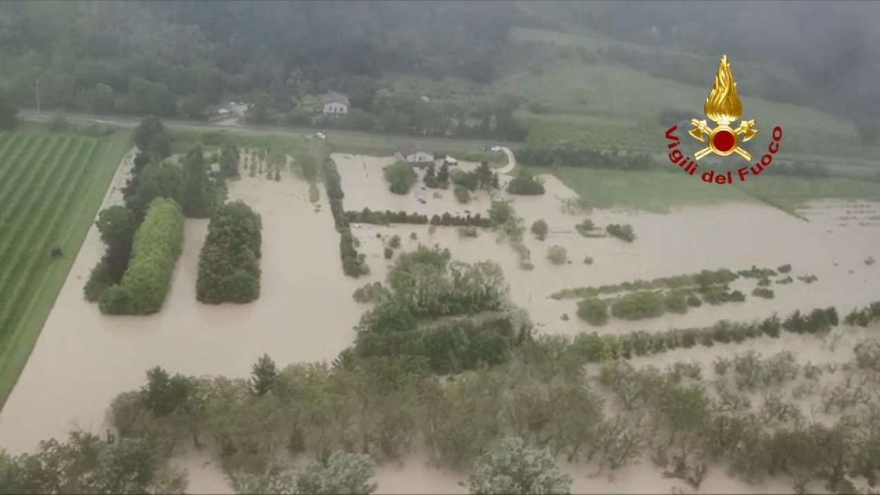 İtalya’da Sel: 400 İtfaiye Eri Müdahale Ediyor