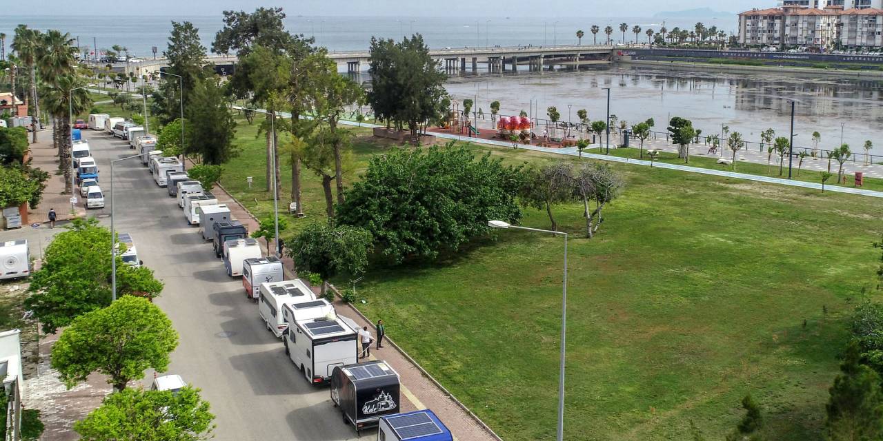 Antalya'da karavanların sokak aralarına park etmesine yasaklanıyor