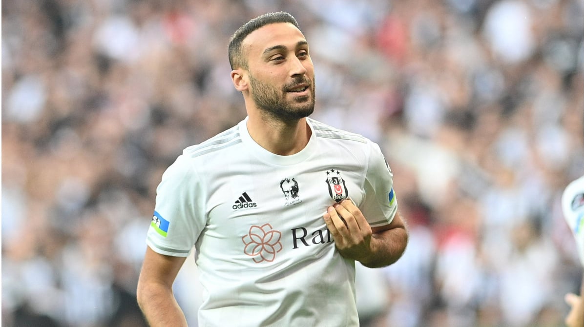 Cenk Tosun'dan yeni sözleşme: 3 yıl daha Beşiktaş'ta