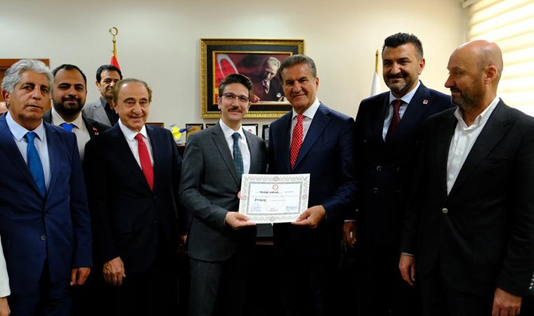 Sarıgül '32 yıl sonra' diyerek paylaştı, mazbatasını aldı
