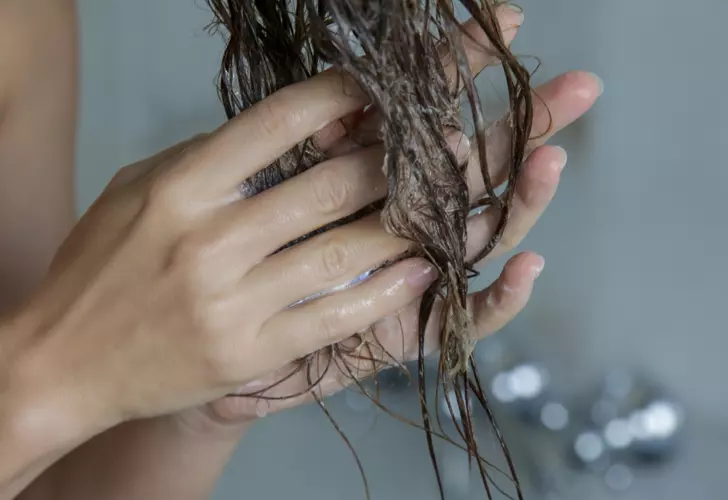 Saç kremini yanlış kullanıyorsunuz! Doğru kullanım ile  paranızı çöpe atmayın