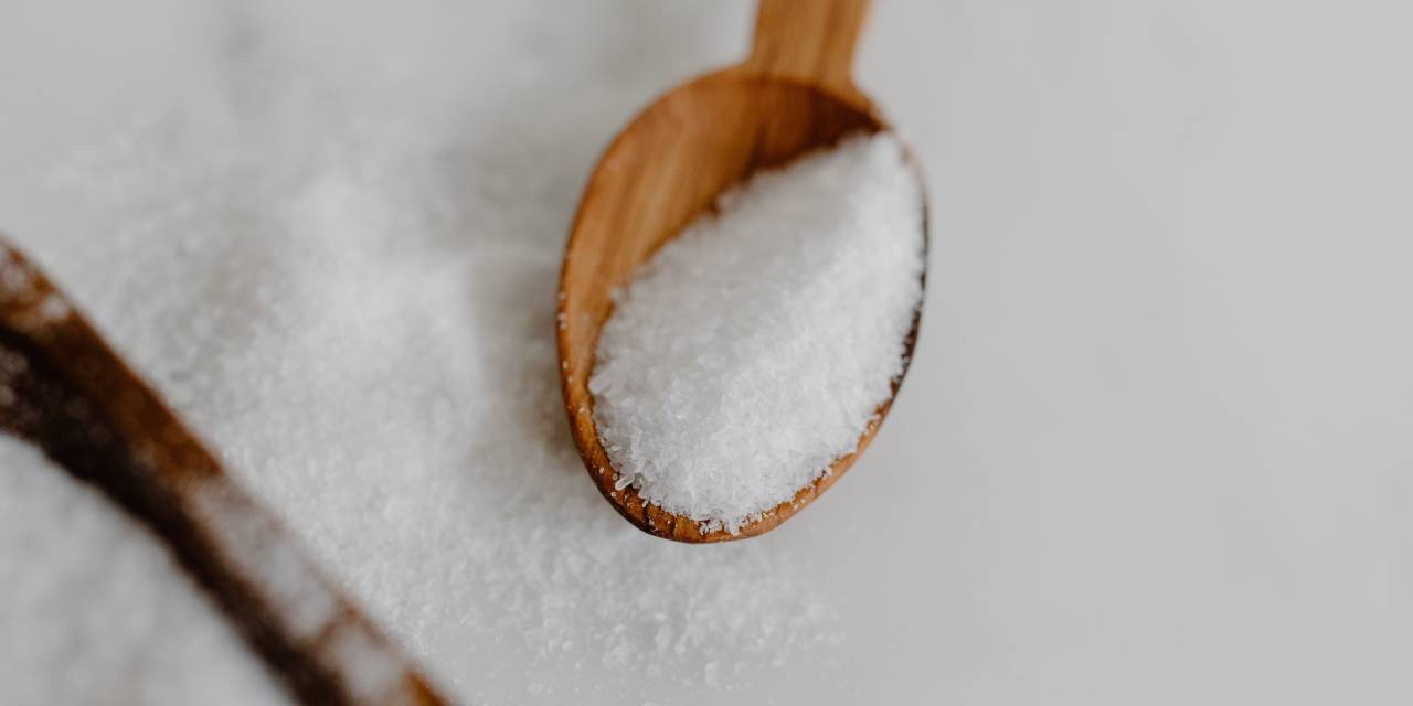 Tuz İle Hayatınızı Kolaylaştırın! Tüm Temizlik Malzemelerine Taş Çıkarır