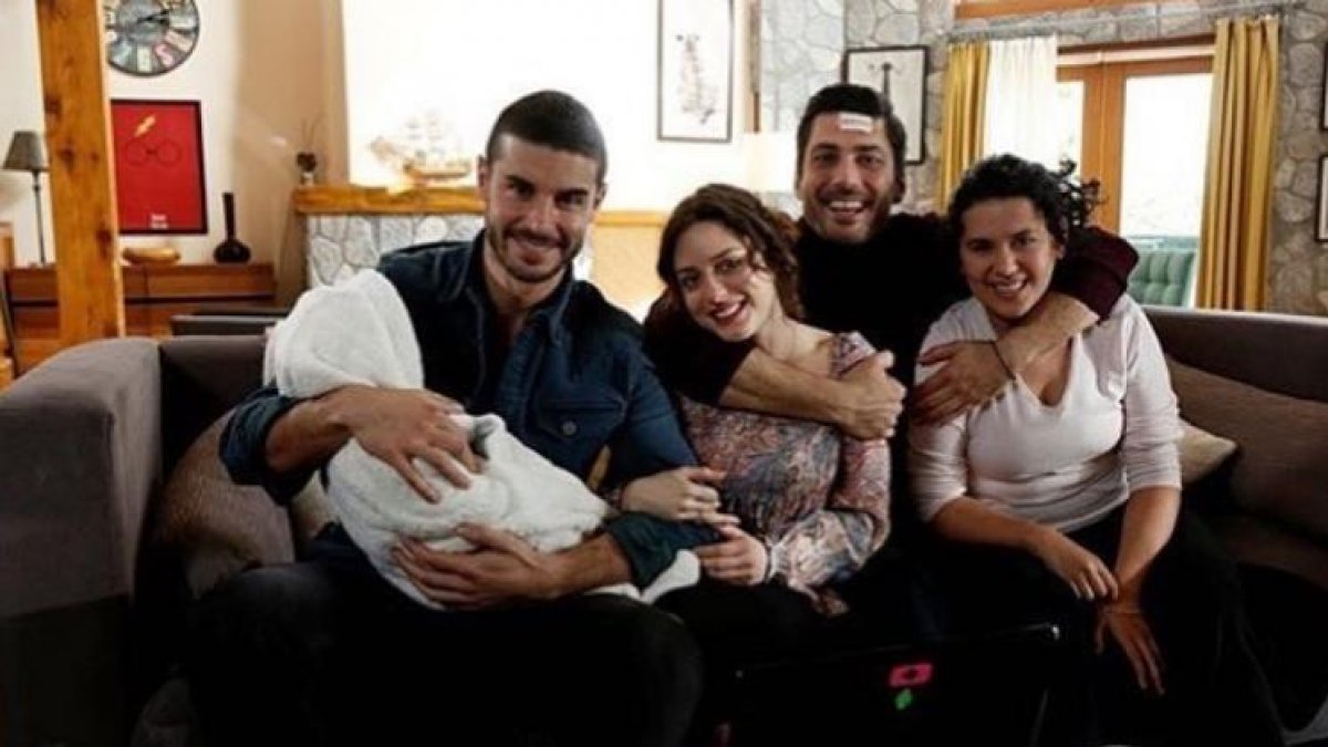 Cinsiyetini değiştiren oyuncu aylar sonra ortaya çıktı! Berk Oktay ve Eda Ece ile aynı dizide oynamıştı! Gören şaşırdı...