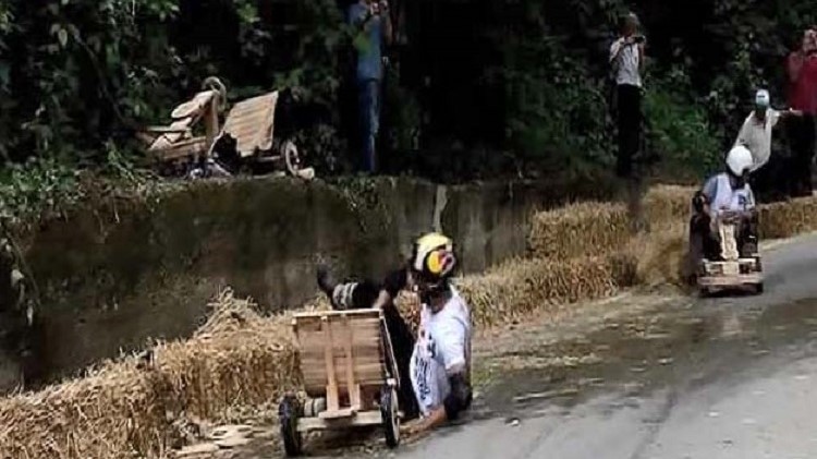 AKP'li Sofuoğlu, tahta arabayla böyle kaza yapmış
