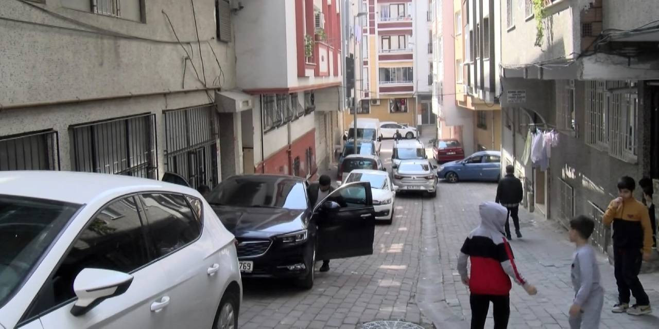 3 Yaşındaki Çocuk 4. Kattan Otomobilin Üzerine Düştü