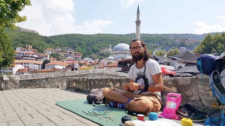 Türkiye'den otostopla yola çıktı Balkanları gezdi