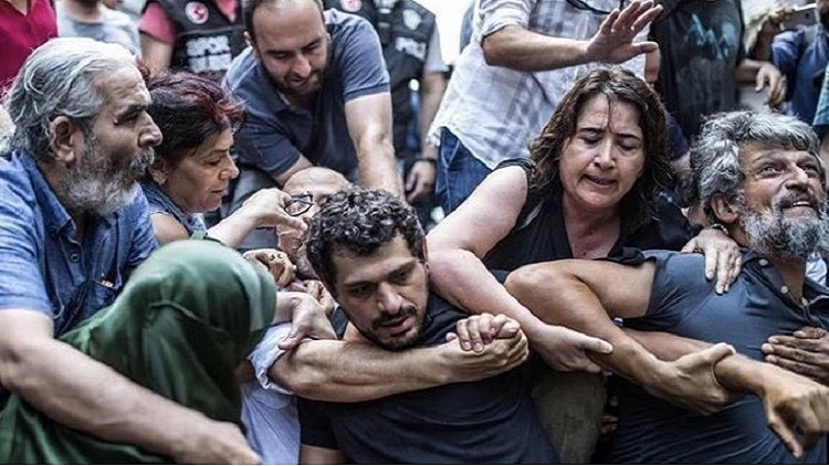 Yeni Akit yazarı: Cumartesi annelerinin sabah akşam AKP'ye dua etmesi gerekir