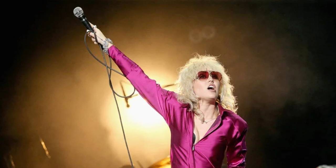 Ünlü şarkıcı 'yalnız hissediyorum' dedi, kararını duyurdu