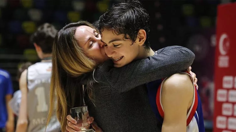 Demet Şener'in büyük mutluluğu: Seninle gurur duyuyorum oğlum!