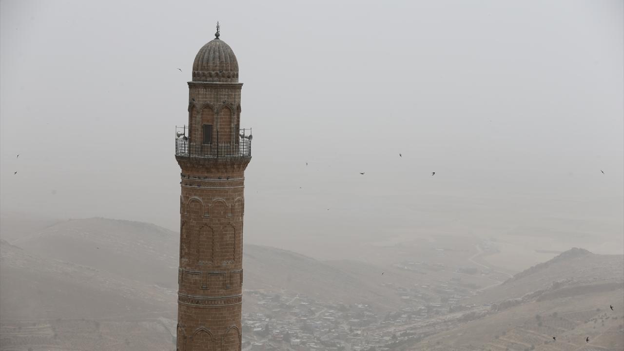Mardin'de toz taşınımı etkili oldu