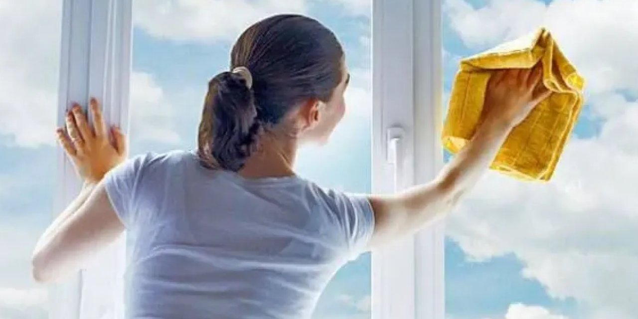 Uzun süre cam silmeyeceksiniz! Camda kir ve su bırakmayan doğal çözüm