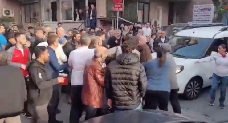 AKP'nin seçim konvoyunda büyük skandal: Hasta taşıyan araca operasyon