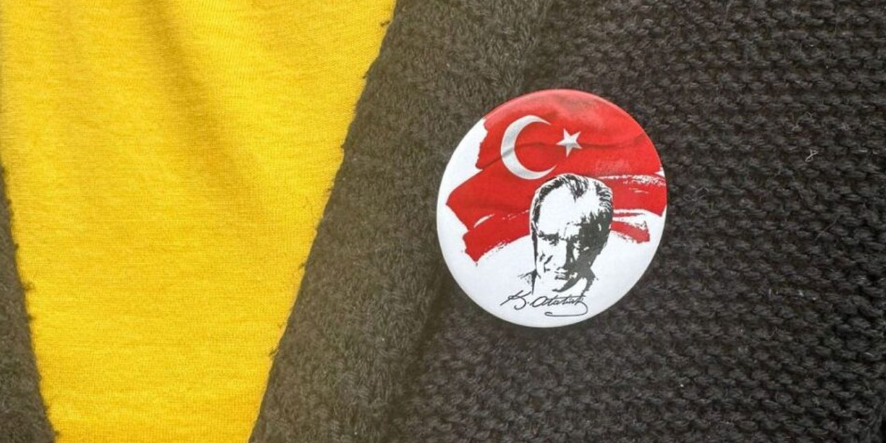AKP itiraz etti, Atatürk rozeti ve Türk Bayrağı siyasi simge sayılarak yasaklandı