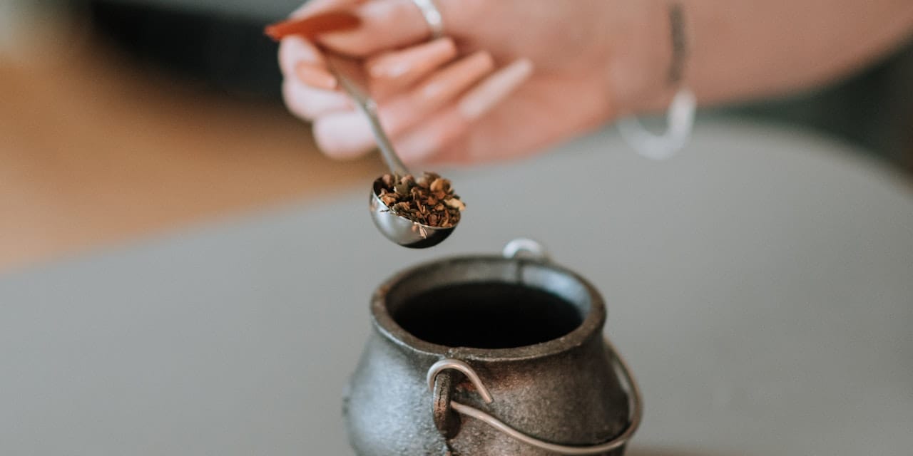 Üzerlik Otu Nazar İçin Nasıl Yakılır? Bu Ritüelden Ruhsal Açıdan Nasıl Faydalanabilirsiniz?