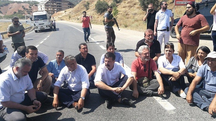 Tunceli'deki yangını araştırmaya giden HDP'lilere engel