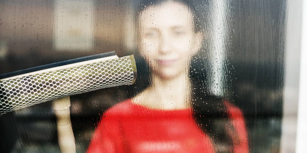 Camlarınızı Silmenize Gerek Kalmayacak Yöntem! Mutlaka Denemelisiniz!