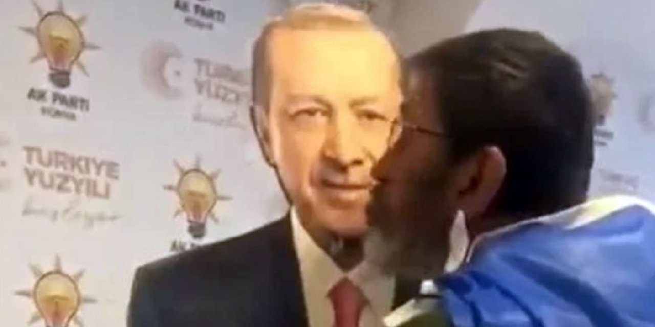 Erdoğan'ın maketini öpücüklere boğdu